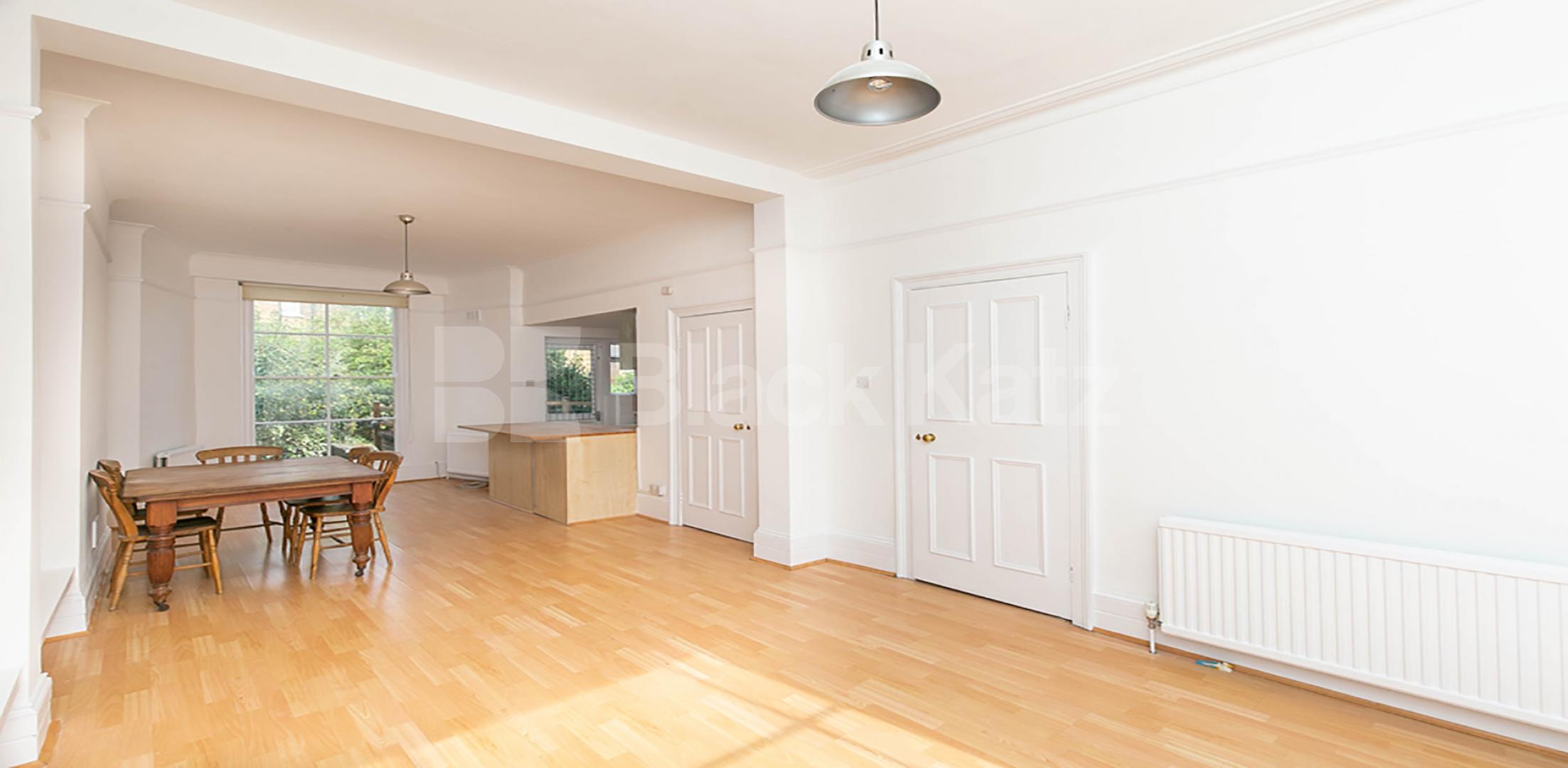 Amazing two bedrooom property fully unfurnished set in a period conversion Marquis Road, Camden